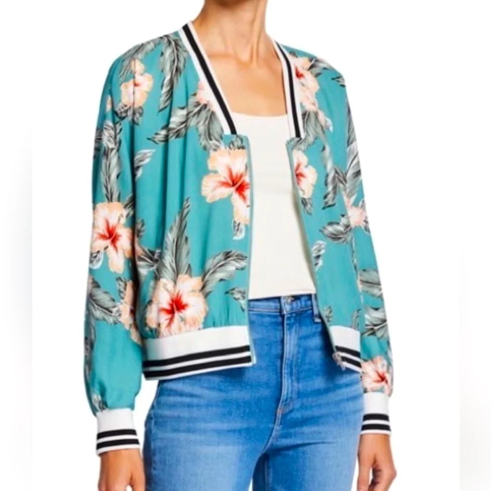 Cupcakes and Cashmere floral lined bomber deep V neck S excellent condition